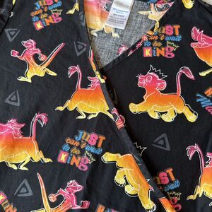 Disney Lion King Scrub Top Women size XS Black Hakuna‎ Matata Short Sleeve K15